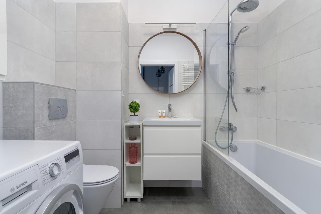 פוזנן Stylish & Comfy Garbary Apartments With Parking By Noclegi Renters מראה חיצוני תמונה
