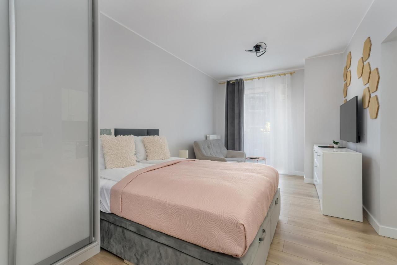פוזנן Stylish & Comfy Garbary Apartments With Parking By Noclegi Renters מראה חיצוני תמונה