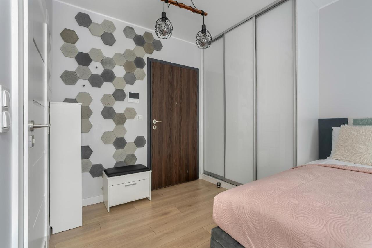 פוזנן Stylish & Comfy Garbary Apartments With Parking By Noclegi Renters מראה חיצוני תמונה